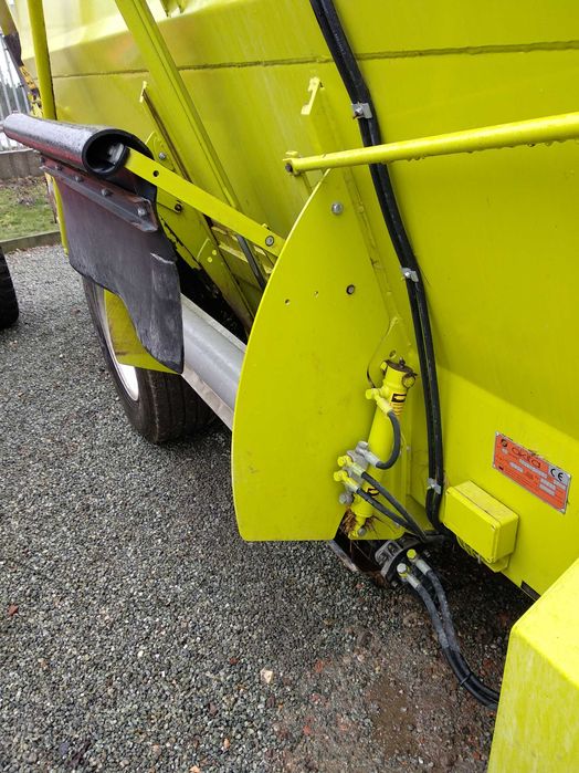 Wóz paszowy, paszowóz Storti Akita DS120