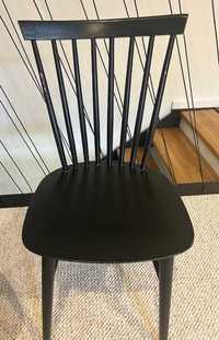 Sprzedam 2 krzesła drewniane- do odświeżenia