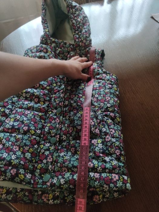 Тепленька желетка/ безрукавка 128р.