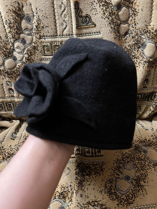 Шапки из натурального меха и шерсти.Воротник из песца.Женские.