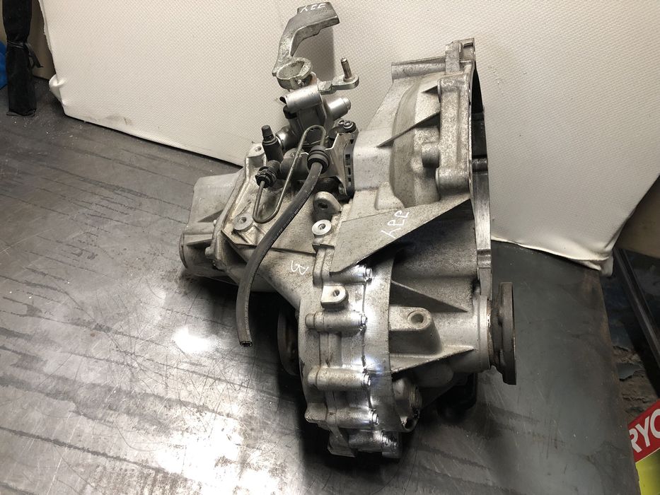 Коробка передач кпп VW 1.6 FSI Touran Caddy passat b6 JJY HPB GQG