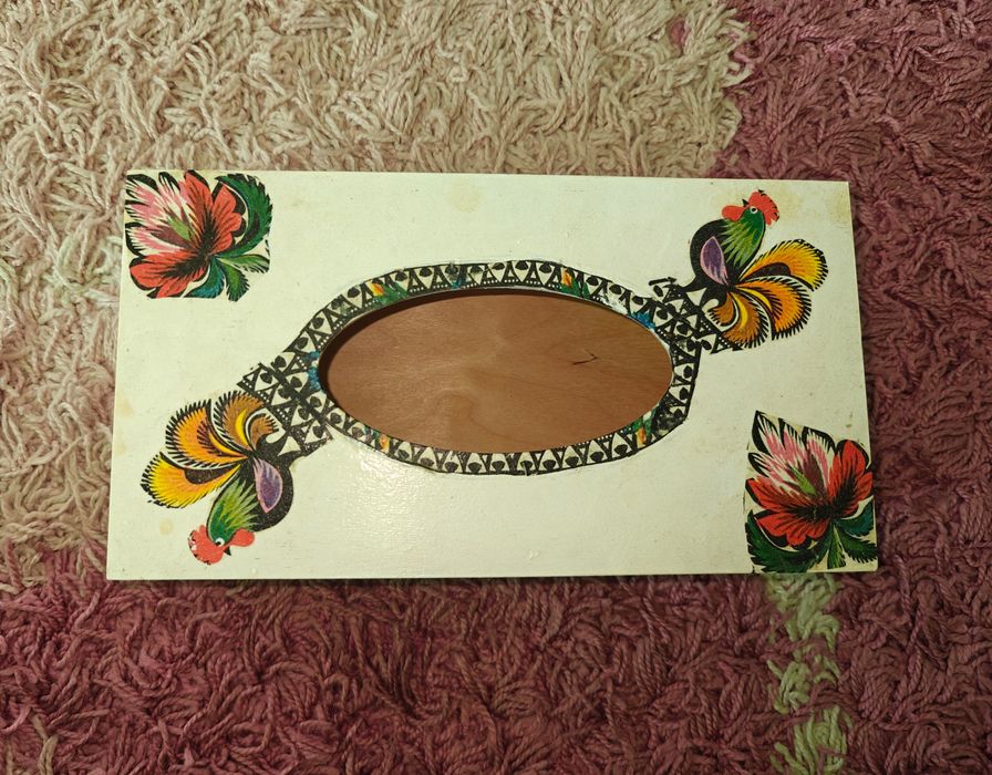 Ręcznie ozdobione drewniane pudełko na chusteczki – folk, rustykalne