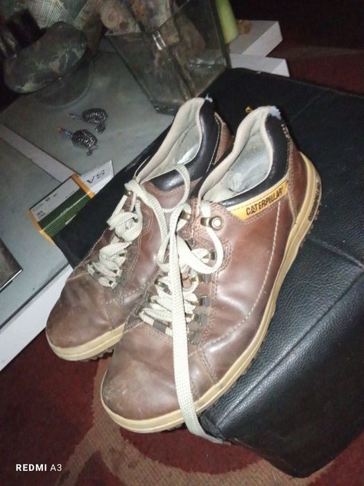 Sapatos cat em bom estado