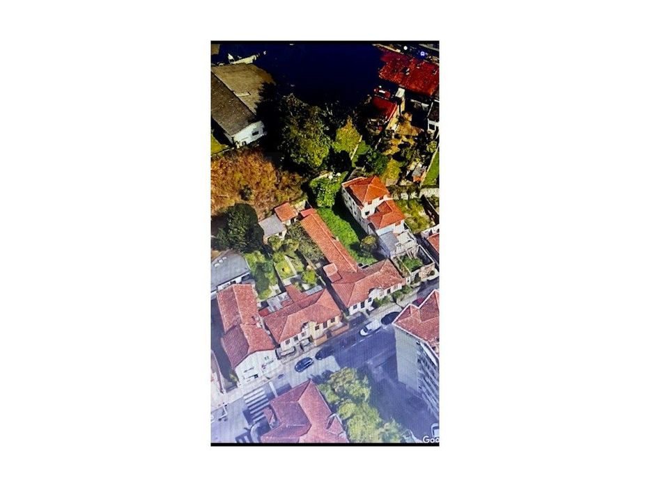 Moradia para recuperar no centro de Guimarães