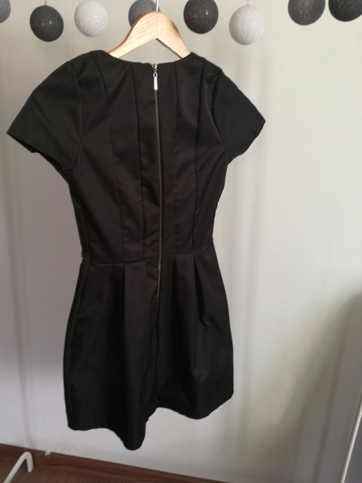 Czarna sukienka taliowana 34 xs