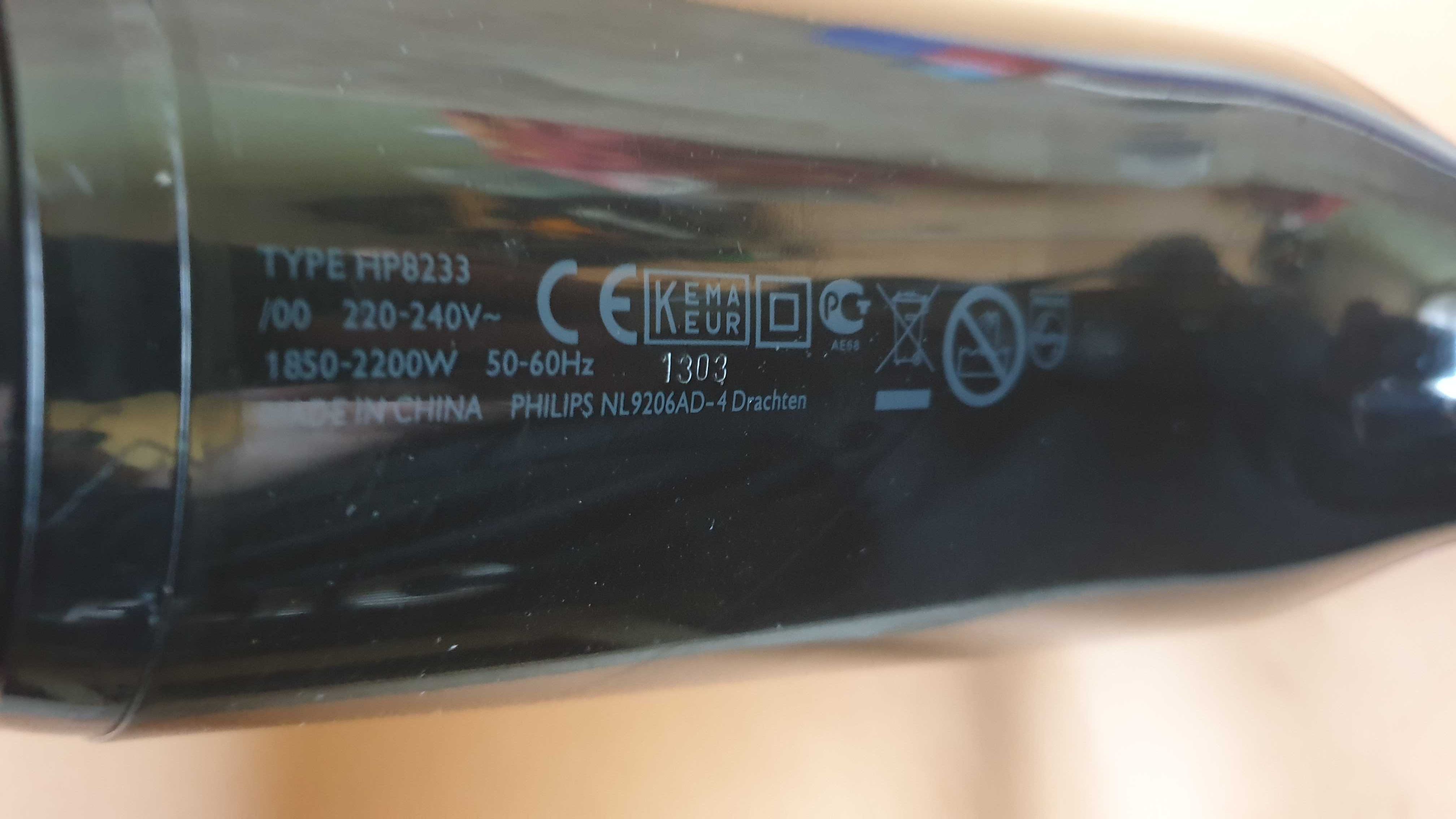 Suszarka do włosów PHILIPS ThermoProtect 2200W HP8233 IONIC