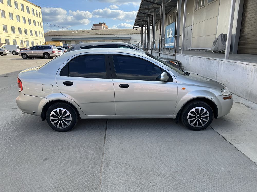 Продам Chevrolet Aveo 2005 1.5 газ/бензин