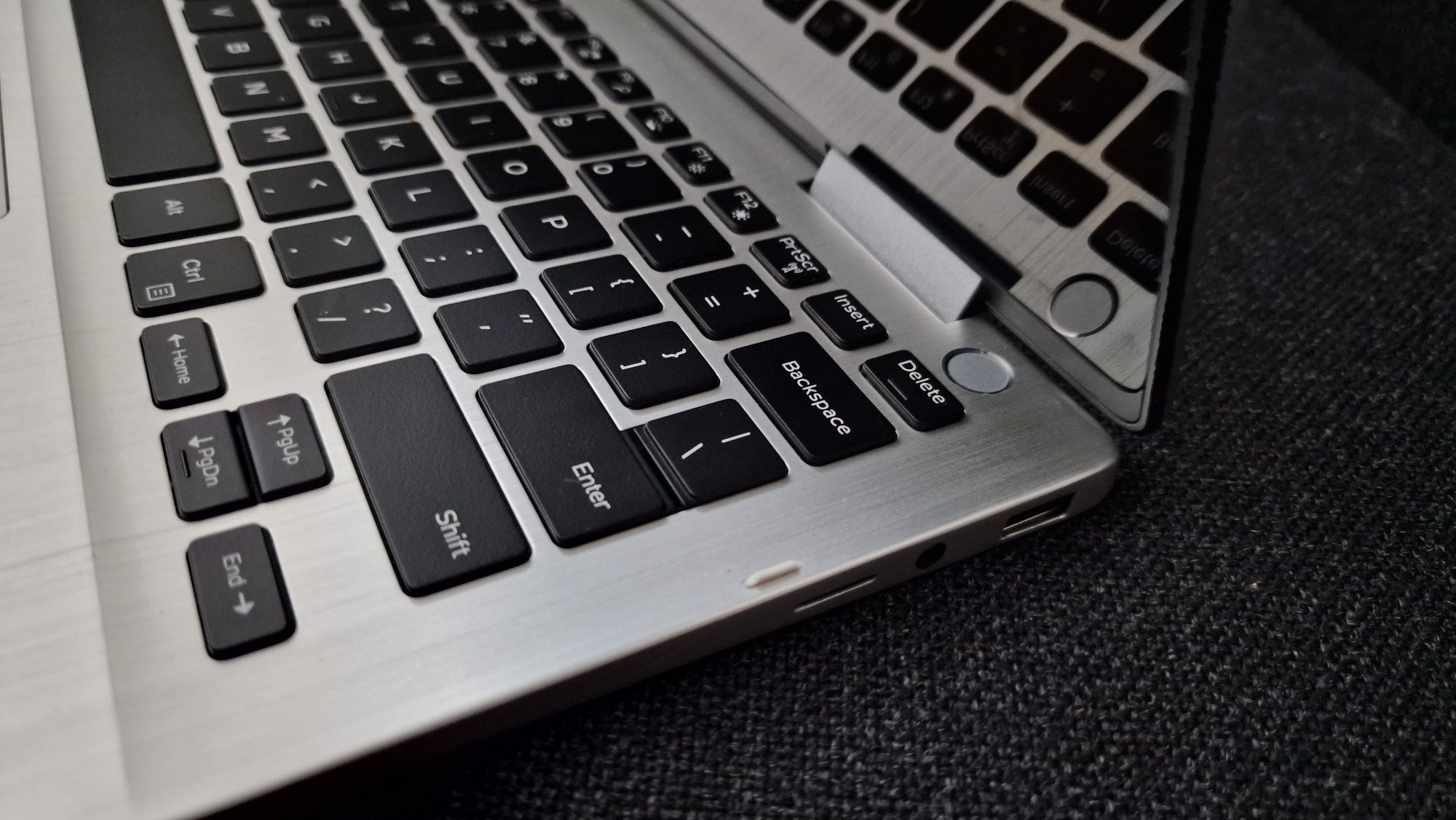 Dell 7386 13,3 dotyk x360 i5 - 250 GB SSD, 8GB RAM