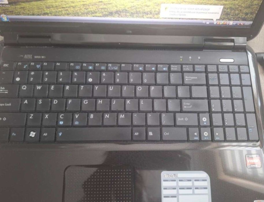 Używany laptop marki Asus