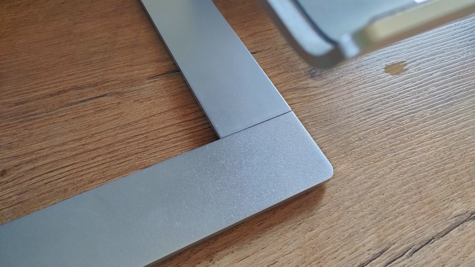 Aluminiowa podstawka pod laptopa