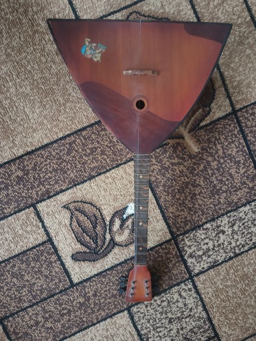 Продам балалайку 80 років