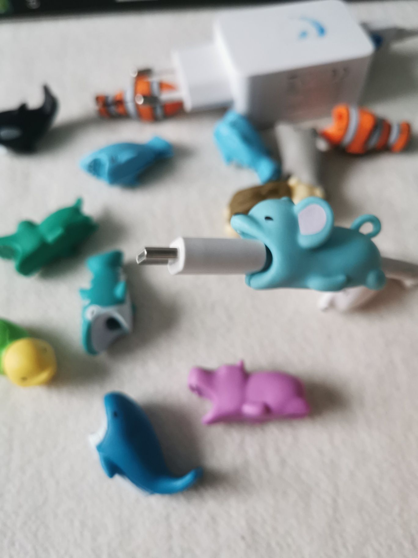Krokodylki na ładowarkę rekiny myszki zabawki gadżety na prezent