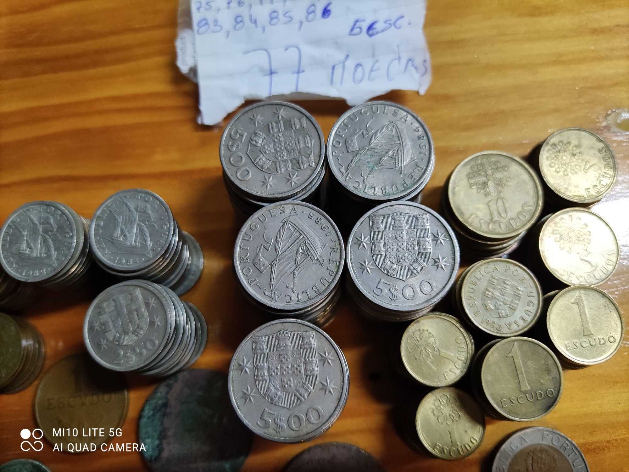 Conjunto de moedas entre centavos e escudos