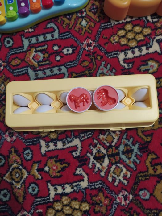 Продам іграшки, сортер, пазли, пірамідки.