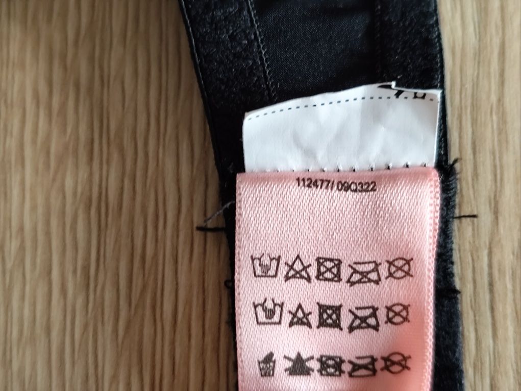 Biustonosz, stanik Push Up Hunkemöller; roz. 70C/32C