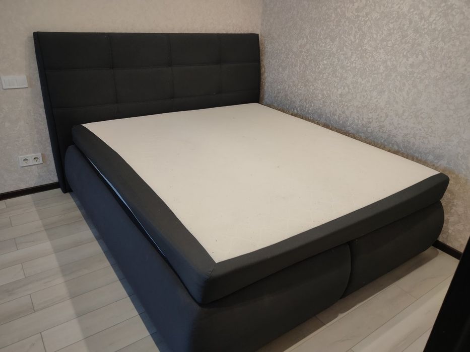 Двуспальне ліжко, кровать