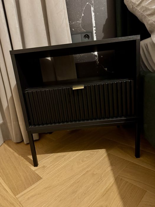 Szafka nocna czarna z ryflowanym frontem - 2 sztuki