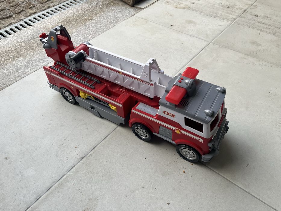 Cadeiras auto e brinquedos