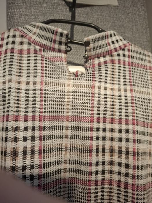 Sukienka w kratkę dzianiny z laycra