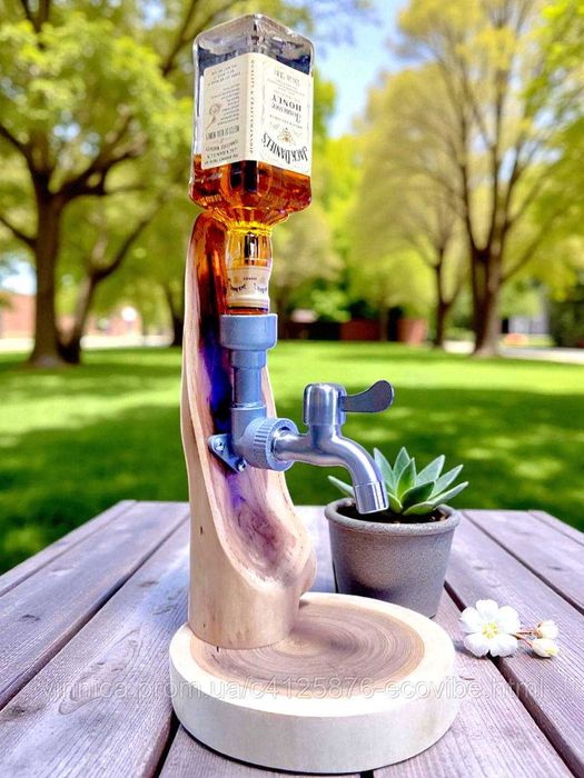 Дозатор для алкоголю ручної роботи з дерева — оригінальний подарунок