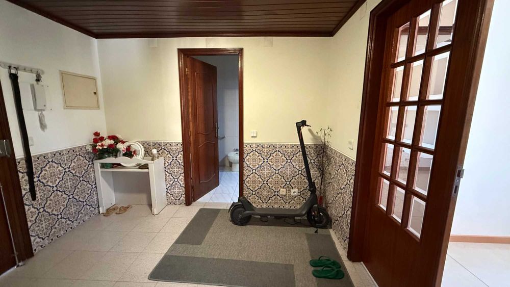 Apartamento T2 kitchenette com varanda.  Bem situado