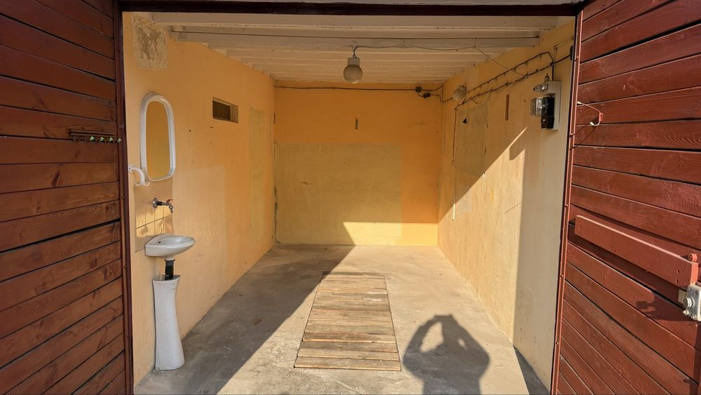 Garaż murowany w ciągu ul. Stalmacha, kanał, prąd