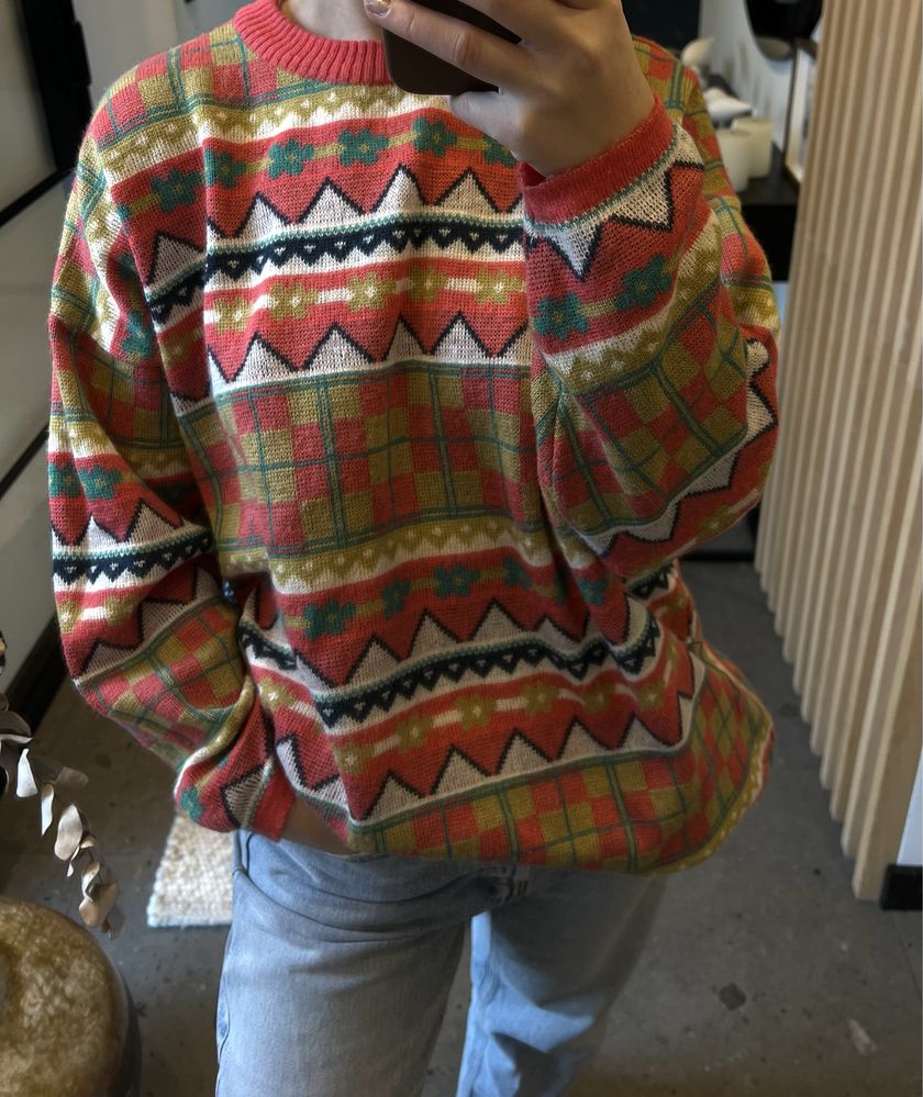 Kolorowy sweter we wzory; vintage; retro; hipsterski