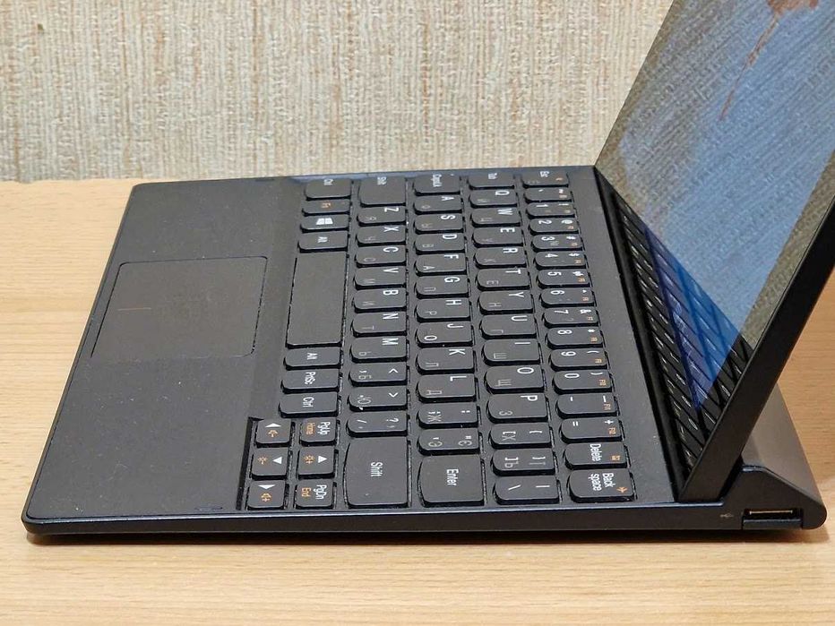 Lenovo чотирьох ядерний Intel Atom Z3735F Батарея 9 годин, вага 0,5 кг