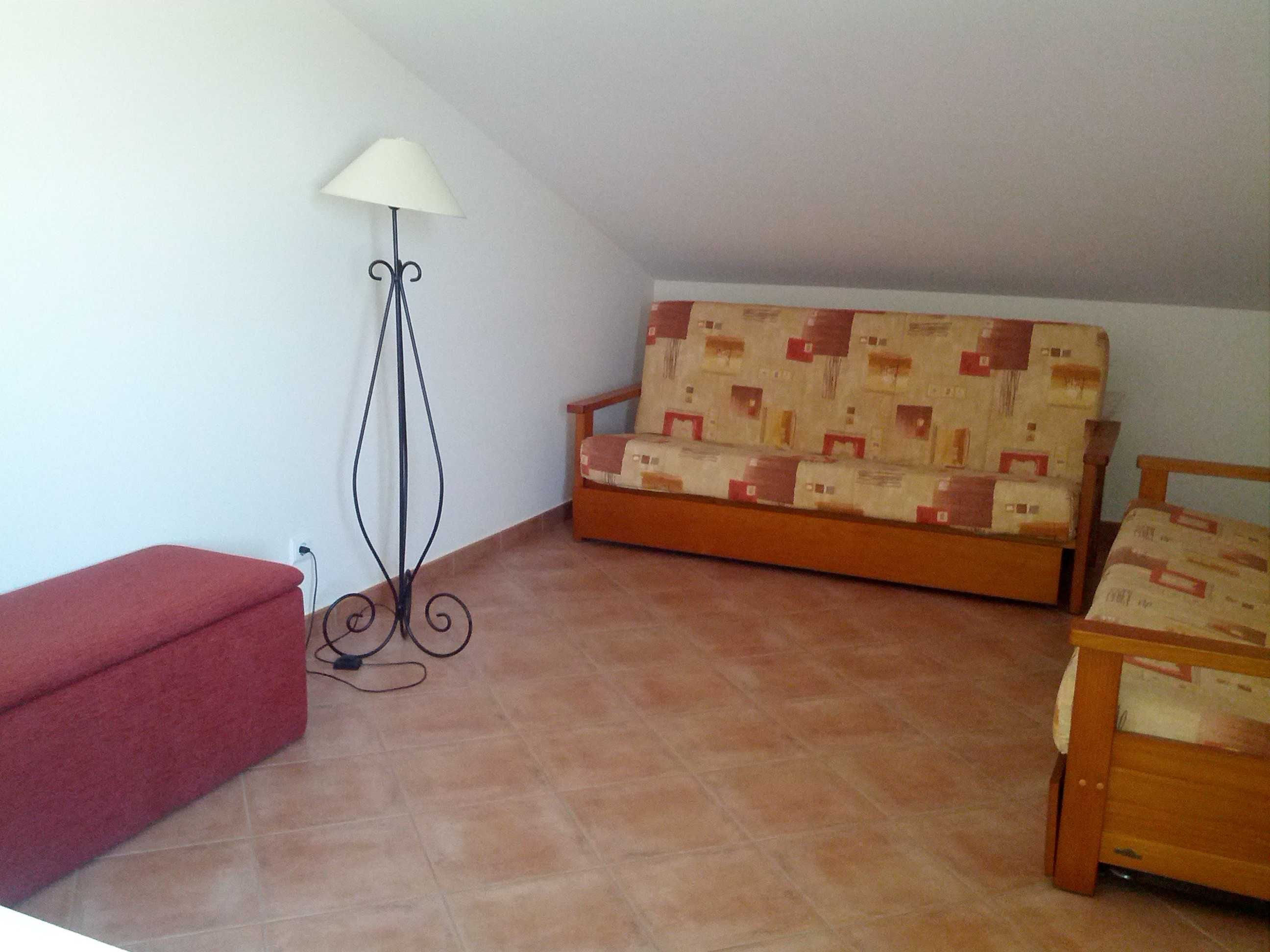 Moradia em Portimão com Terraço, Garagem e Próxima do Mar
