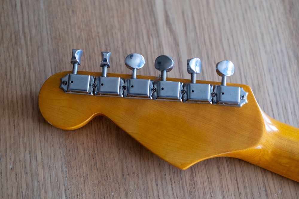 Gitara elektryczna Richwood i wzmacniacz Peavey