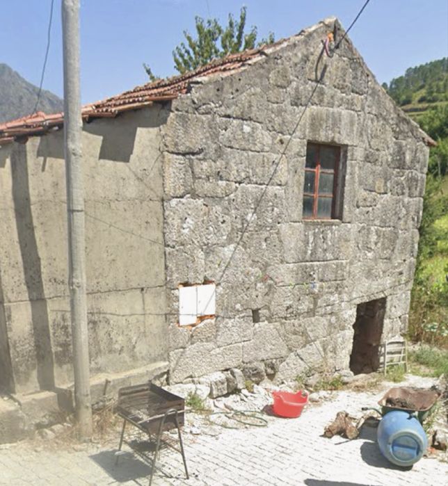 Moradia para restauro total