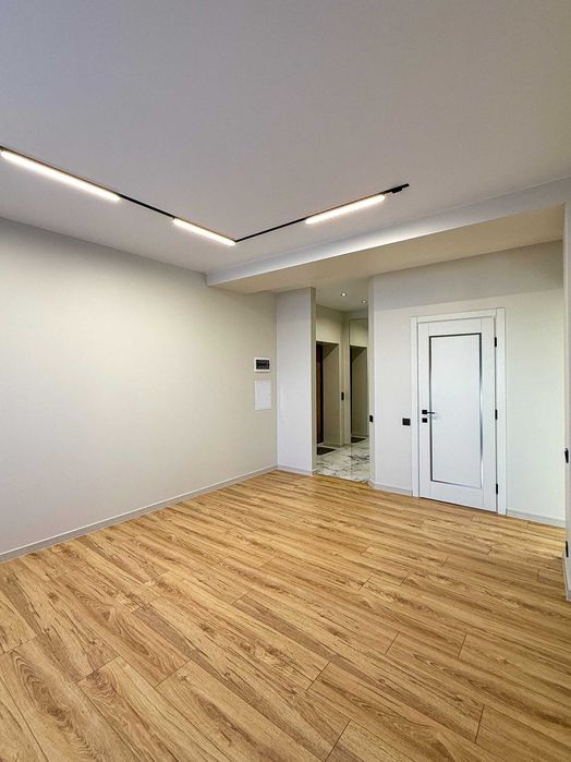 Квартира в центрі з ремонтом, автономним опаленням та окремим входом