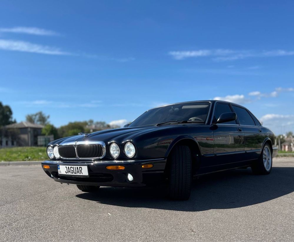 Продам Jaguar XJ8