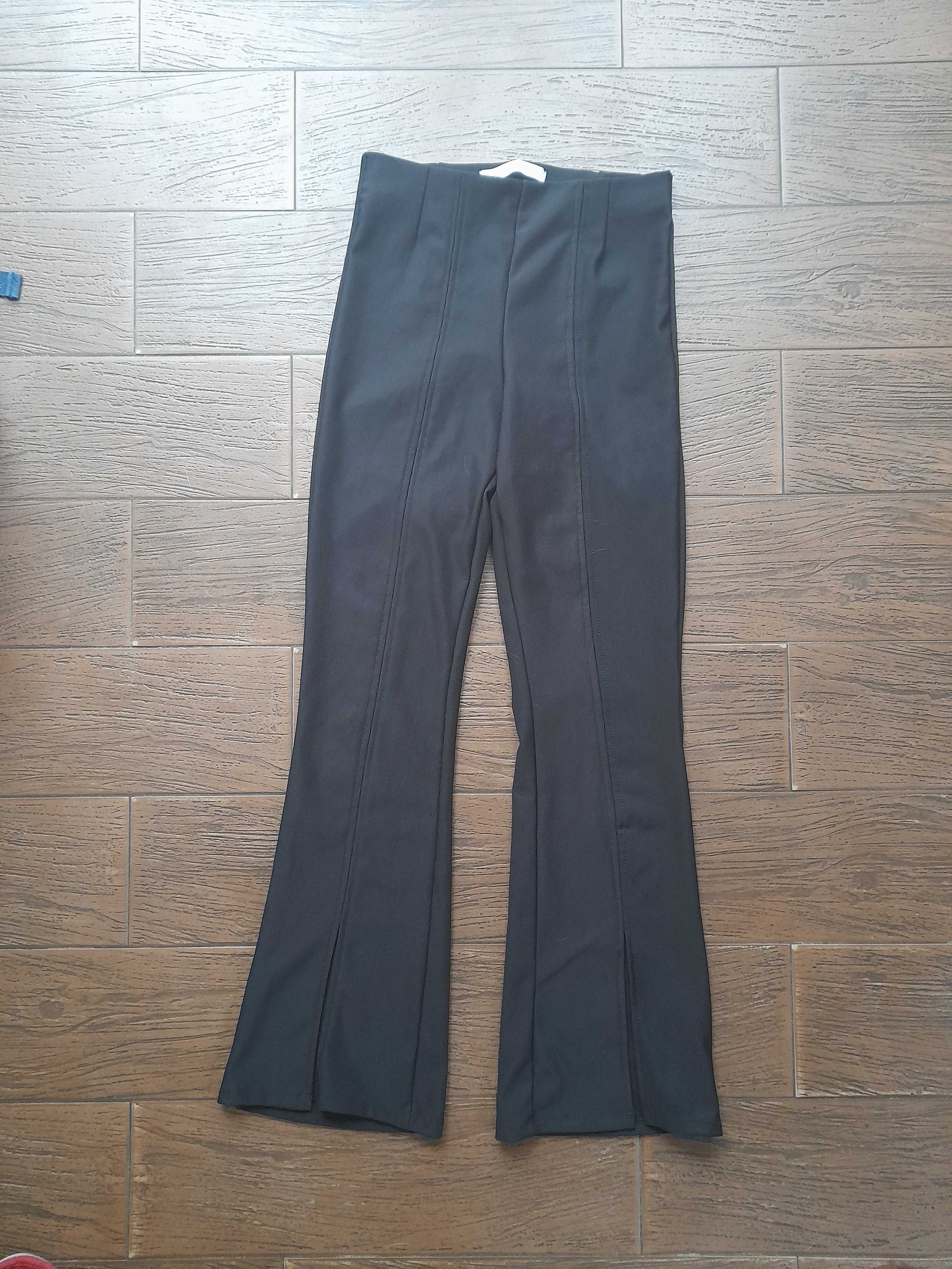 Czarne prążkowane spodnie dzwony bershka r.M nowe