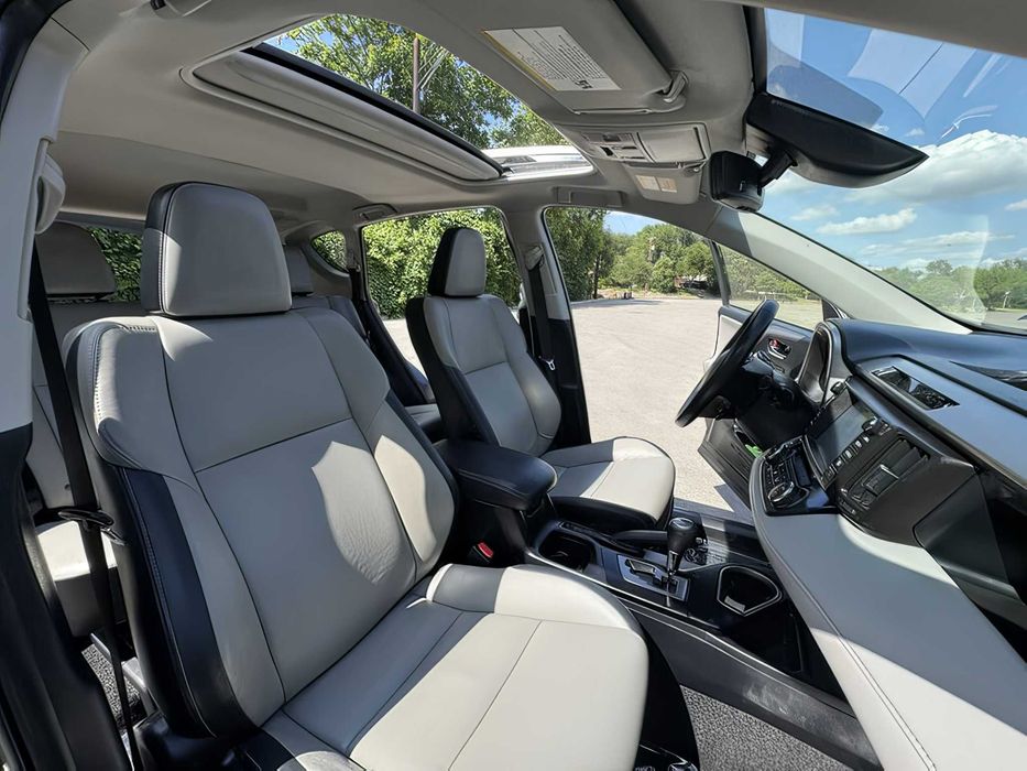 Toyota RAV4      2018