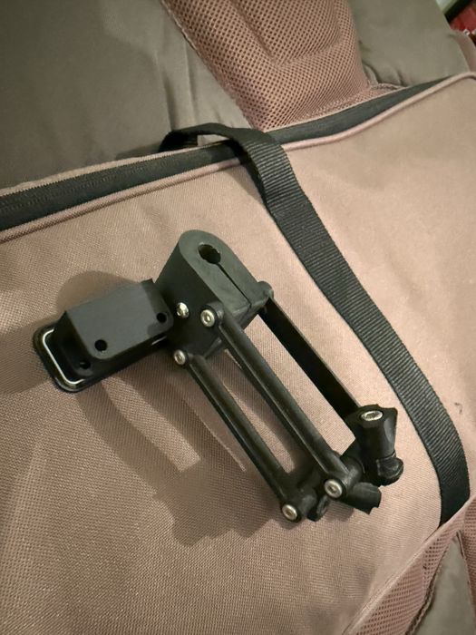 Uchyw do echosondy deeper