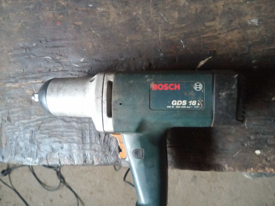 Klucz udarowy elektryczny BOSCH  model GDS18E
Profesjonalny 250Nm