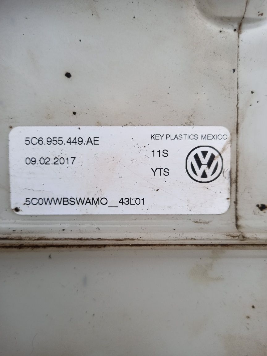 Бачок омывателя Volkswagen Jetta