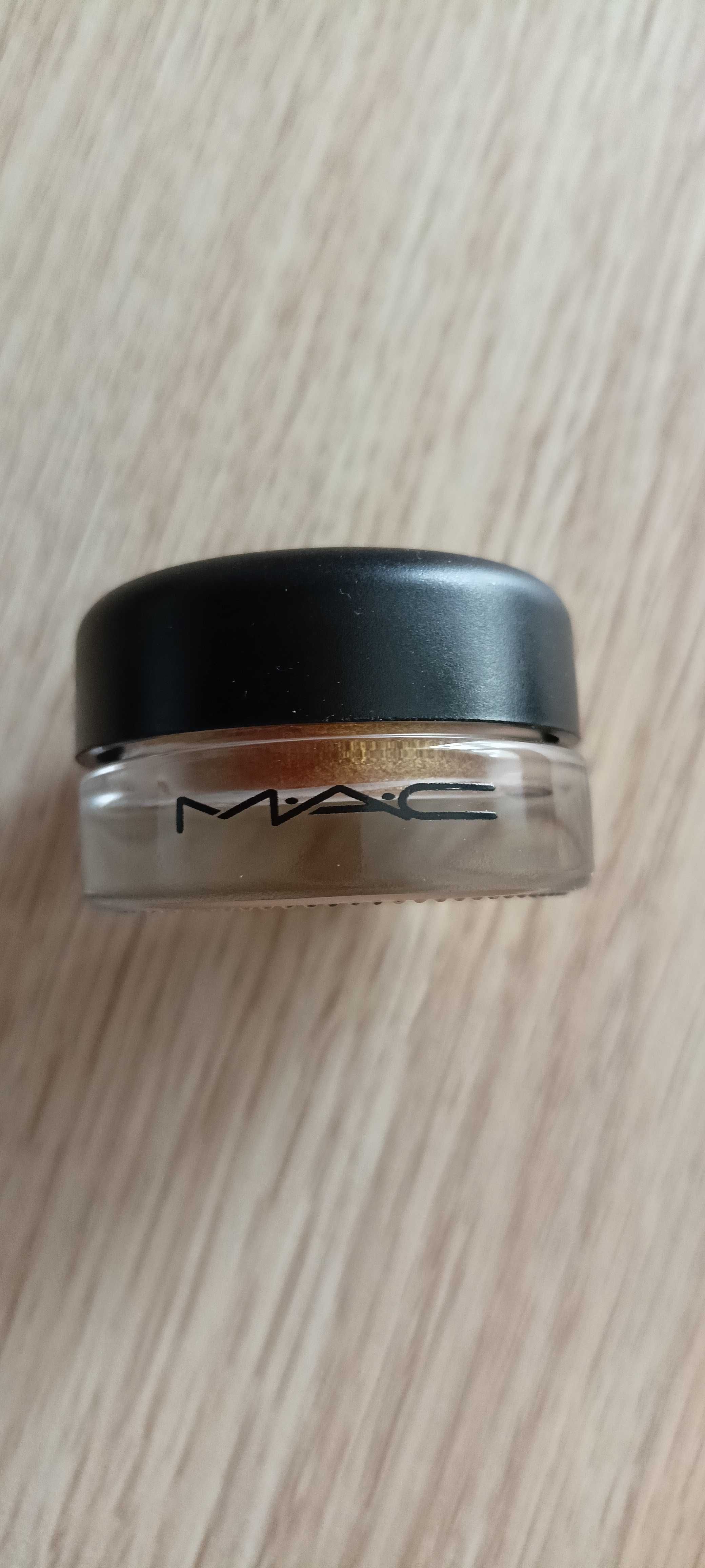 Nowy kremowy cień do powiek MAC cosmetics