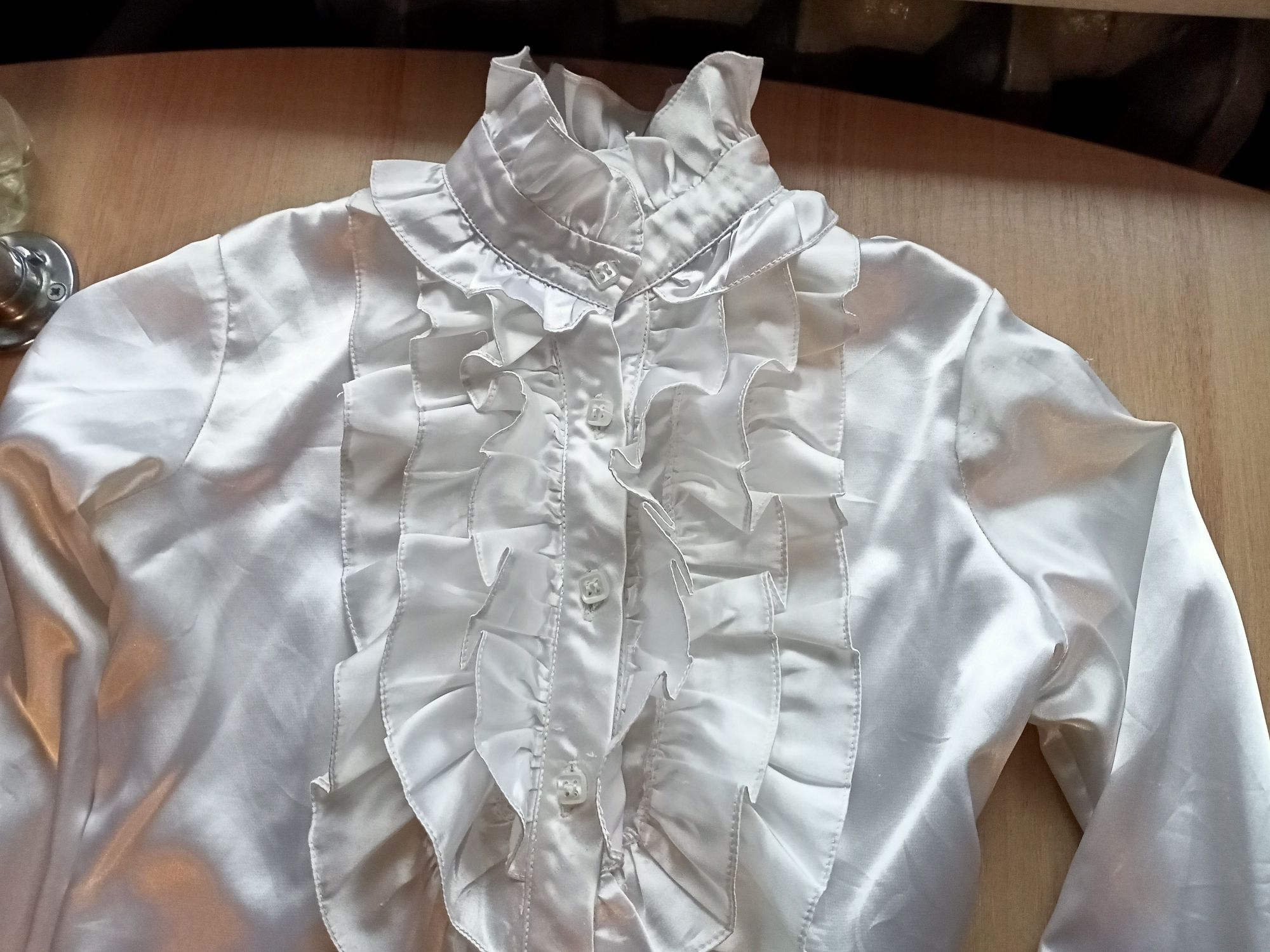 Атласная приталенная блузка для девочки