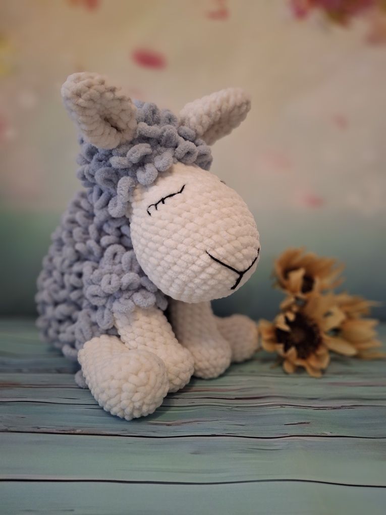 Śpiącą owieczka amigurumi