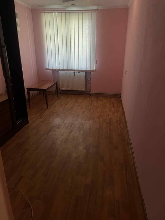 2-кімнатна квартира в центрі міста. Перший поверх.