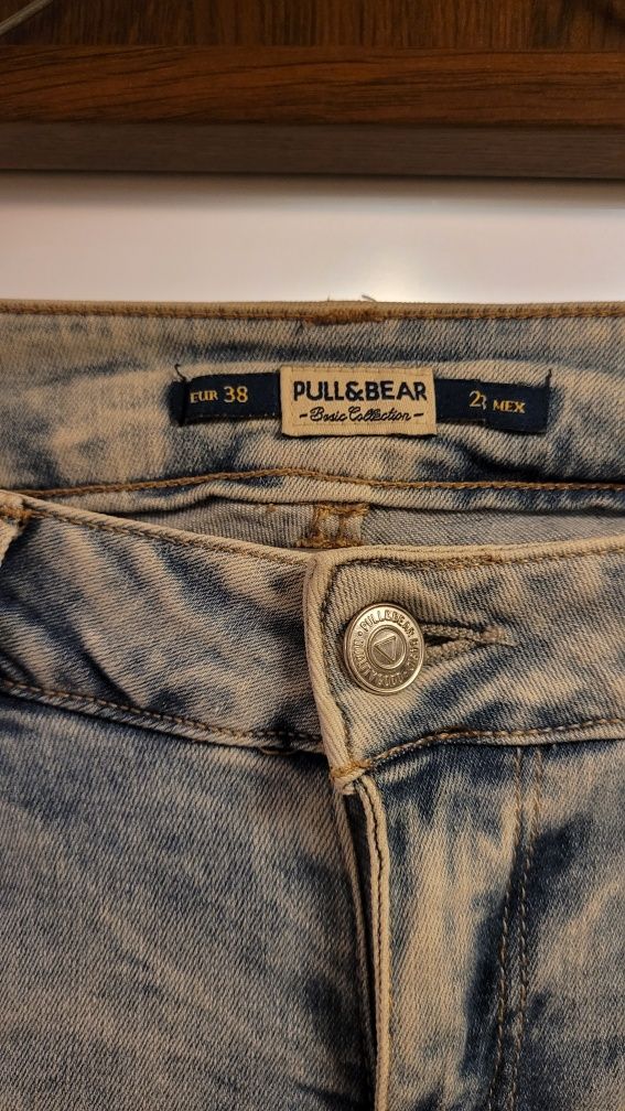 Pull & Bear - jasne jeansy z przetarciami - M - 38