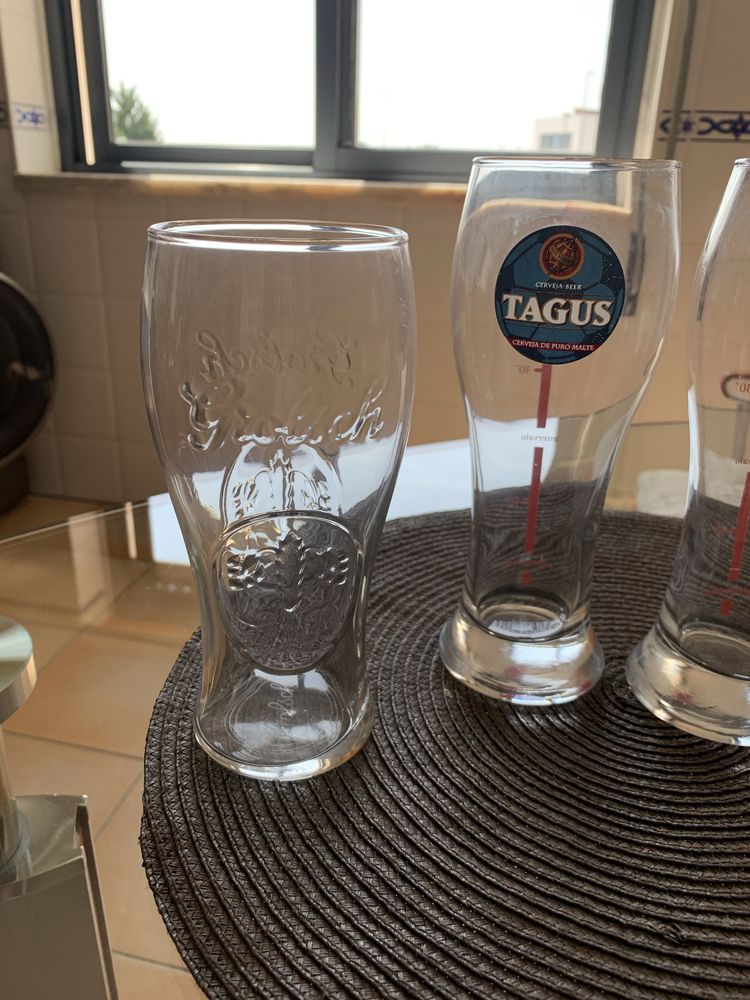 4 Copos  altas para cerveja ou bebidas com suporte