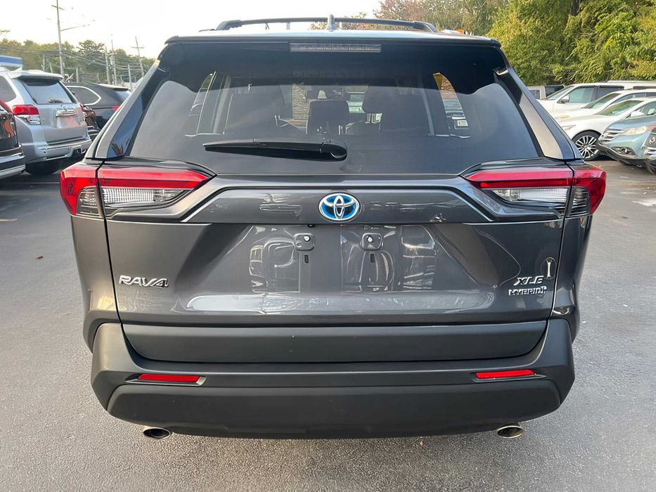 Toyota RAV4      2021