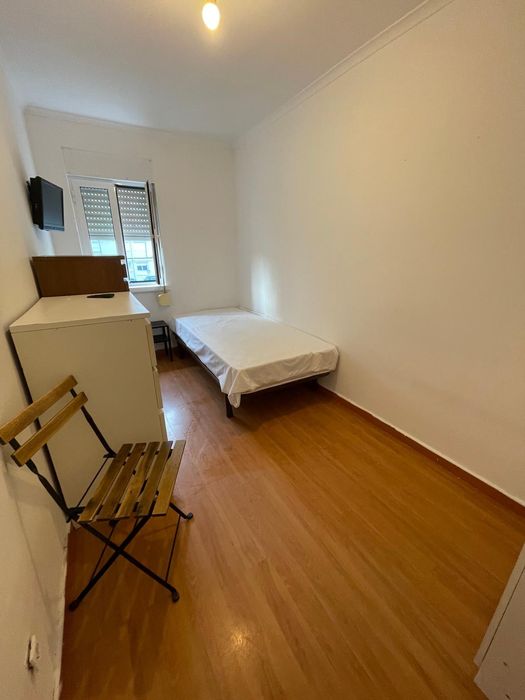 Quarto individual junto ao Metro da Encarnação