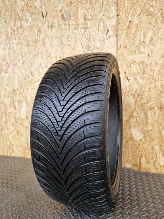 Opona wielosezonowa 225/40/18 Kumho Solus 4S HA32