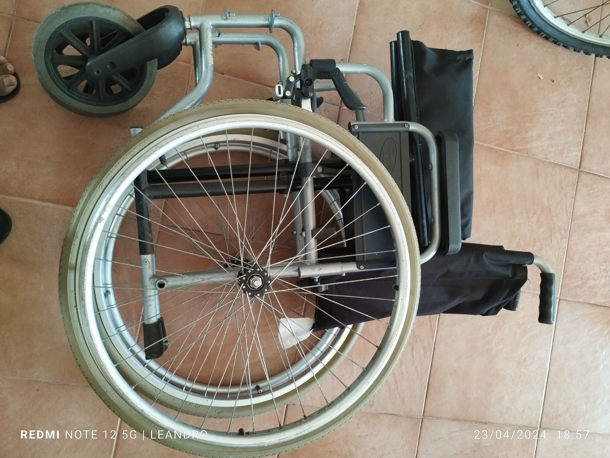 Vendo cadeira de rodas