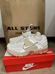Спортивні кросівки NIKE WMNS ZOOM VOMERO 5