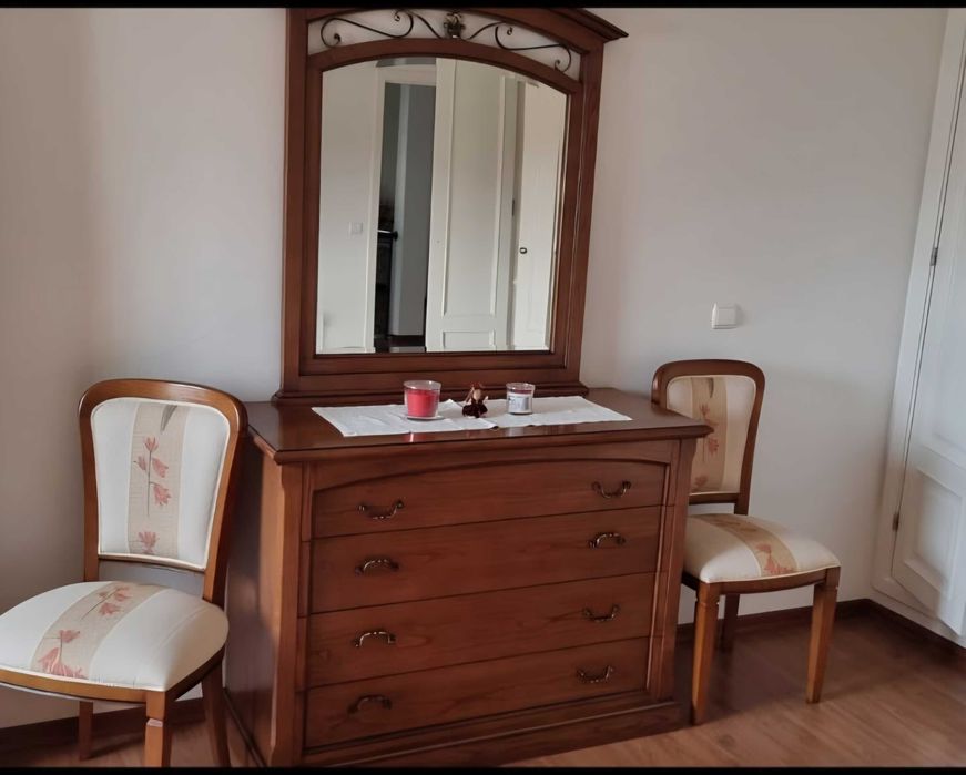 Cama de casal em madeira